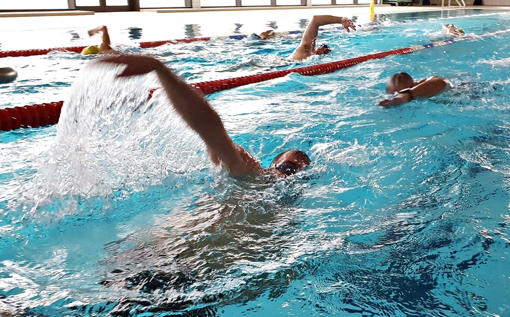 Im Ballhaus wurde vom Sportverein Lok Aschersleben erstmals ein Schwimmen über 100 mal 100 Meter durchgeführt. Zu den Startern gehörte auch eine Gruppe der TSG GutsMuths Quedlinburg um Abteilungsleiter Gerald Heitmann.