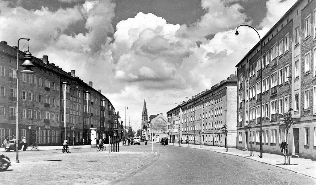 Die Zerbster Straße entwickelte sich zum Dessauer Aushängeschild in den 1950er Jahren.