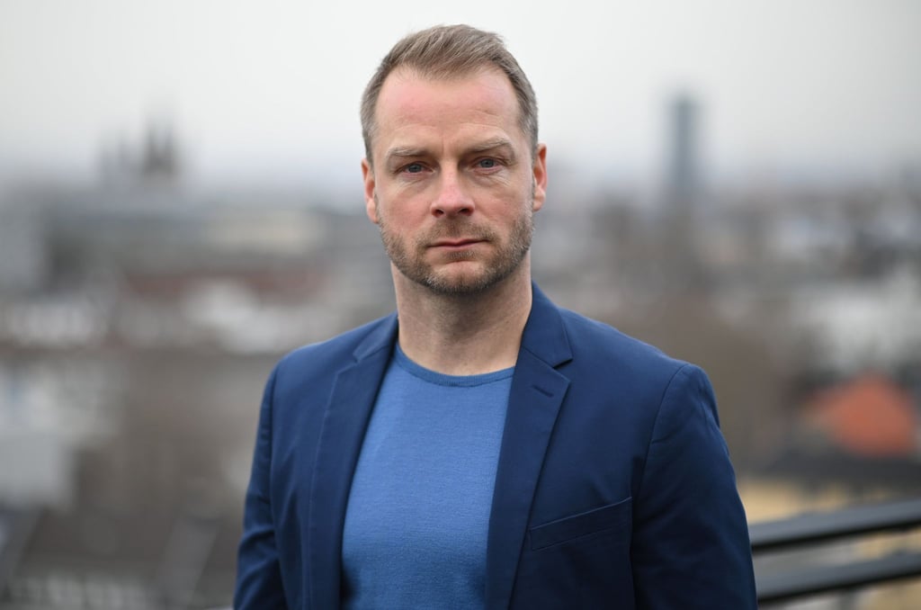 Der Schauspieler Hinnerk Schönemann braucht weder Gas noch Öl zum Heizen.