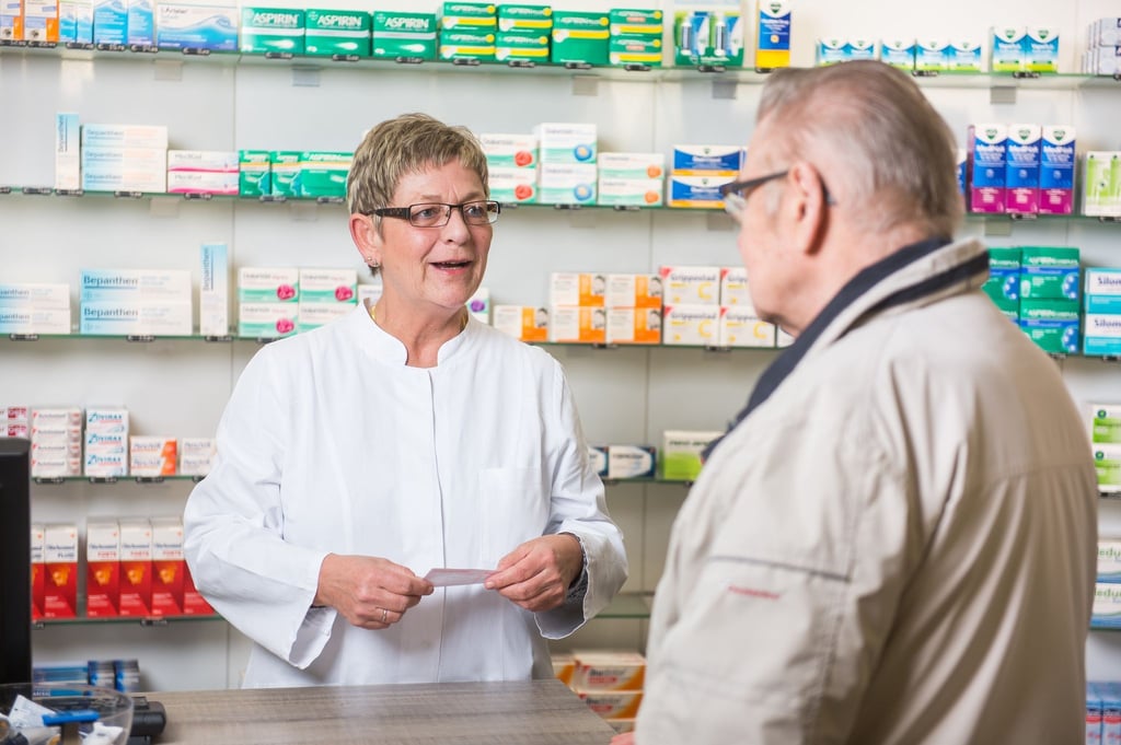 Beratung von Fachleuten: Die gibt's in der Apotheke, aber nicht beim privaten Medikamententausch.