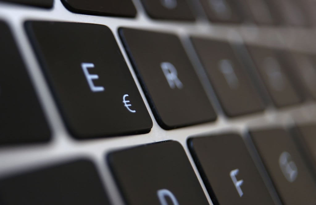 Verbraucherinnen und Verbraucher in der EU sollen künftig bei Online-Krediten besser geschützt werden.