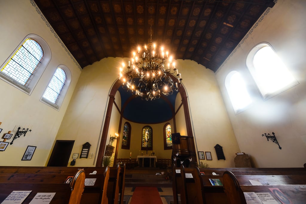 Autobahnkirche an der A38 Über 100 Jahre alter Kronleuchter braucht