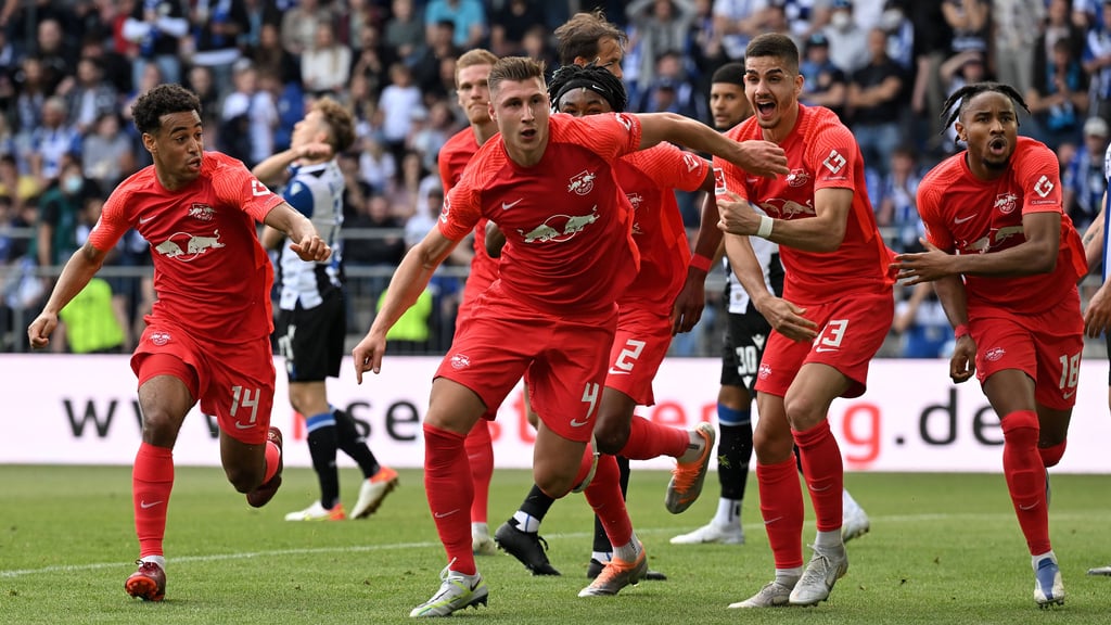 Willi richtet es: Der Routinier trifft zum 1:1 in der Nachspielzeit in Bielefeld.