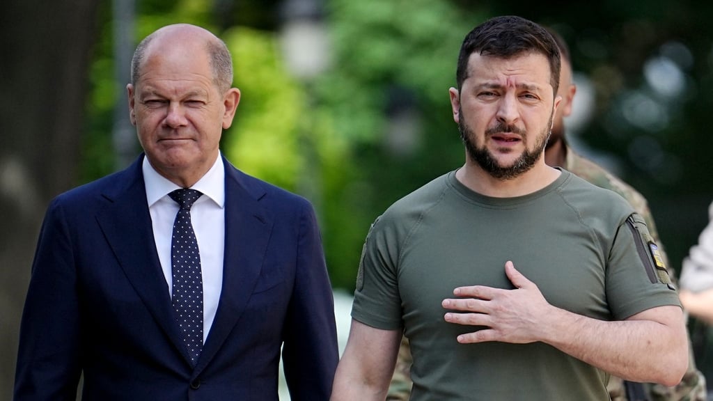 Bundeskanzler Olaf Scholz ist im Juni in die Ukraine gereist und hat den ukrainischen Präsidenten Wolodymyr Selenskyj getroffen.