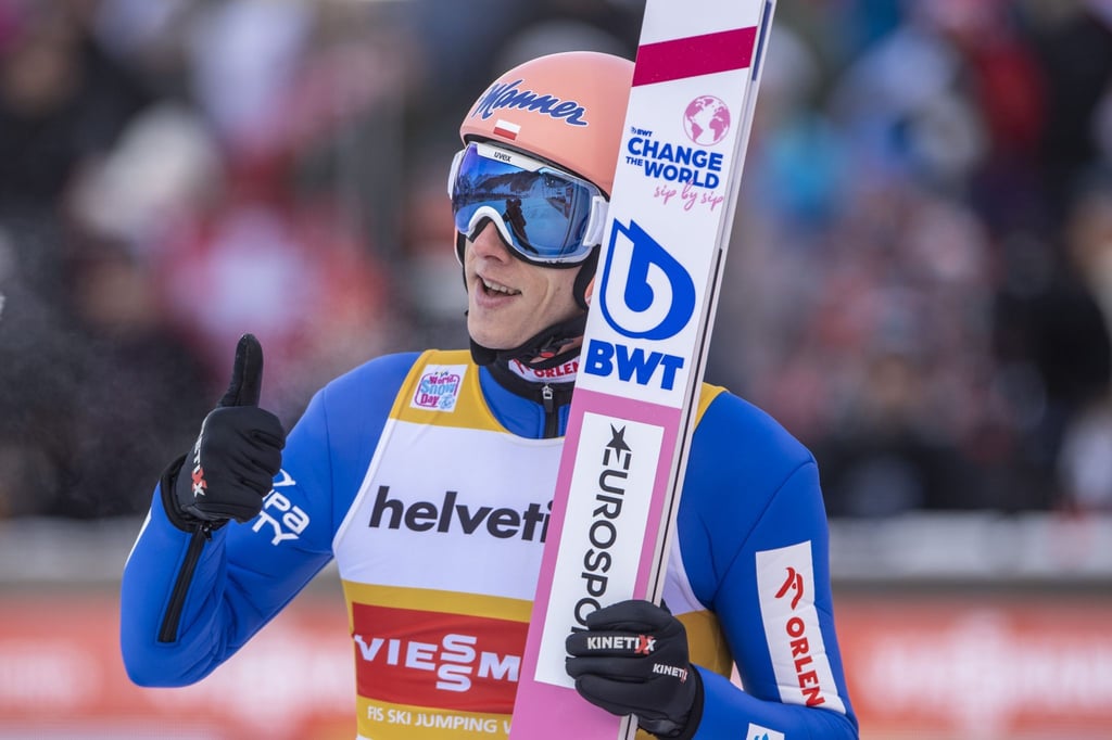 Dawid Kubacki reist als Weltcupführender zur Vierschanzentournee.