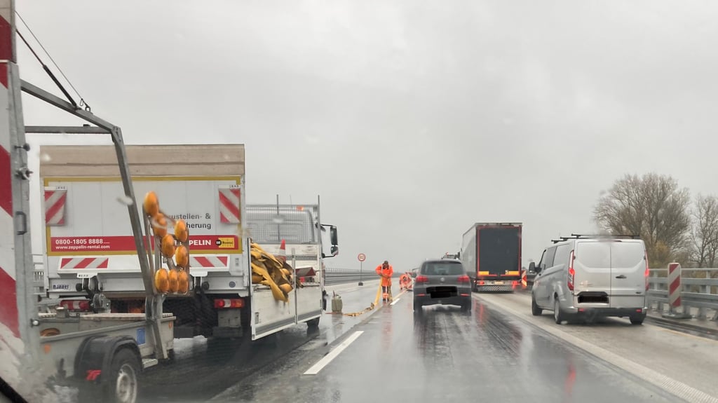 Erst im November wurde die Reparatur der A-2-Brücke bei Hohenwarthe beendet. Nun gehen die Bauarbeiten ab Lostau bald weiter.
