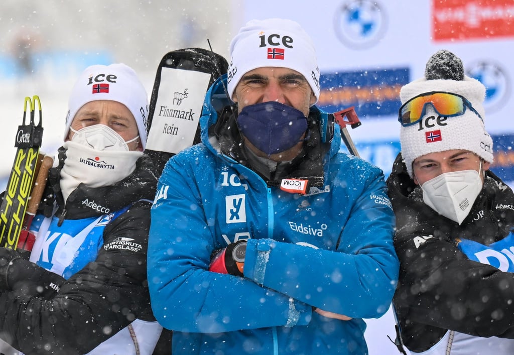 Biathlon-Trainer Siegfried Mazet (M) wurde vor dem Weltcup in Le Grand-Bornand positiv auf das Coronavirus getestet.