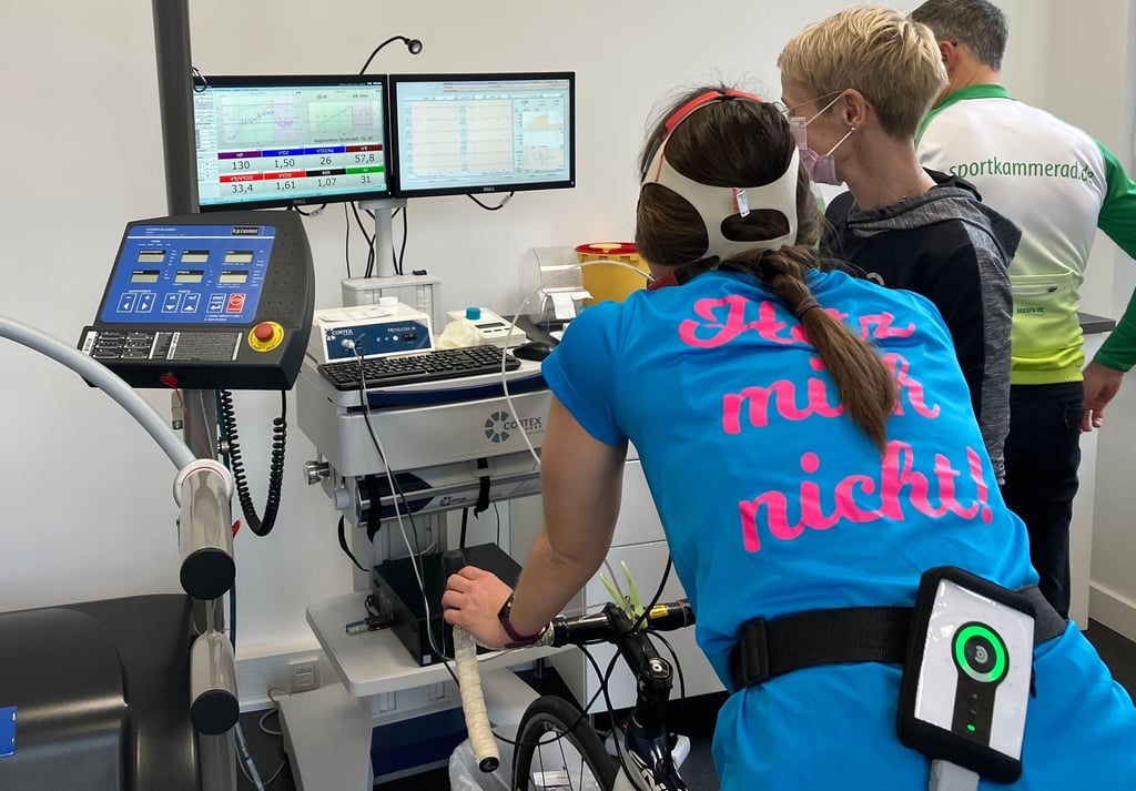 Stefanie Eversz aus Bernburg gewinnt einen Startplatz bei der „Hölle von Q“ sowie eine achtmonatige professionelle Vorbereitung auf den Triathlon - hier beim Leistungs-Check.