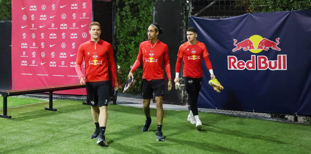 Timo Schlieck ist nicht mit in Abu Dhabi, dafür Oskar Preil (re).