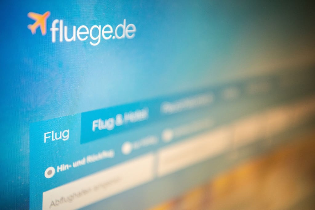 Wer auf dem Internet-Portal fluege.de nicht die hauseigene Kreditkarte benutzt, zahlt ein Service-Entgelt.