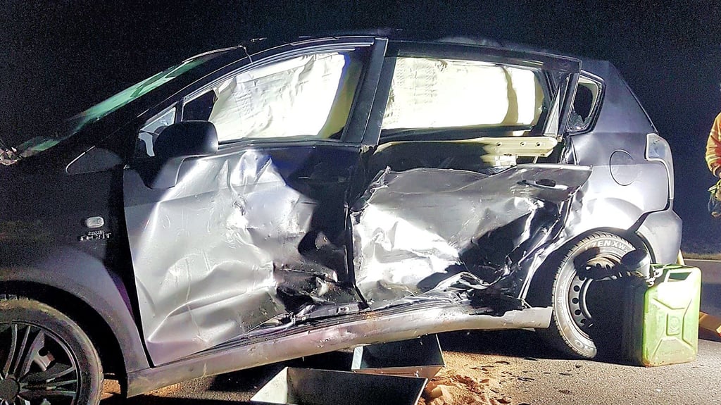 Zwischen Üllnitz und Brumby gab es einen Zusammenstoß von zwei Autos, dabei wurden fünf Menschen schwerverletzt.