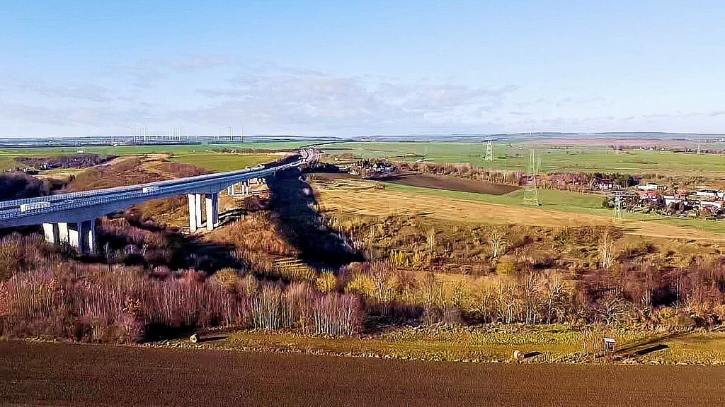 Die Autobahn 38 quert den Saalekreis. Für die nahen Orte ist sie eine Hauptlärmquelle.