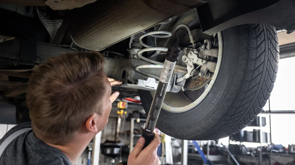 Eine Ausbildungsvergütung muss auch in nicht-tarifgebundenen Betrieben angemessen ausfallen. Bei der Orientierung können einschlägige Tarifverträge der Branche weiterhelfen.