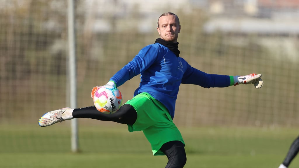 Die Nummer 1 beim 1. FC Magdeburg, Dominik Reimann, im Trainingslager in Side.