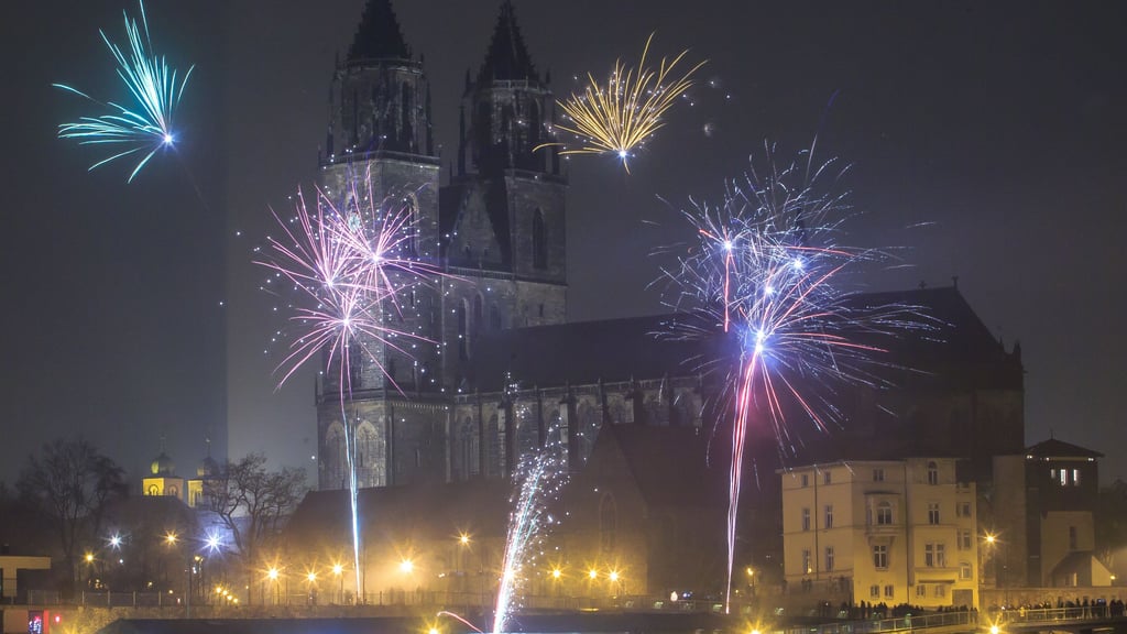 In Magdeburg soll erneut über eine zentrale öffentliche Silvestershow debattiert werden.
