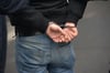 In Stendal hat ein  junger Mann bei der Polizei geklingelt, kurz darauf klickten die Handschellen. Foto: 