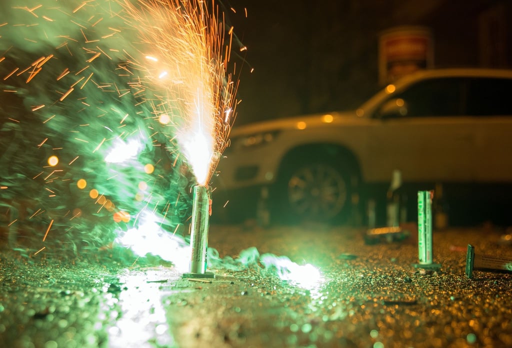 So schön Feuerwerk und Co. in der Silvesternacht auch aussehen, so böse ist das Erwachen am Morgen - wenn das Auto gelitten hat.