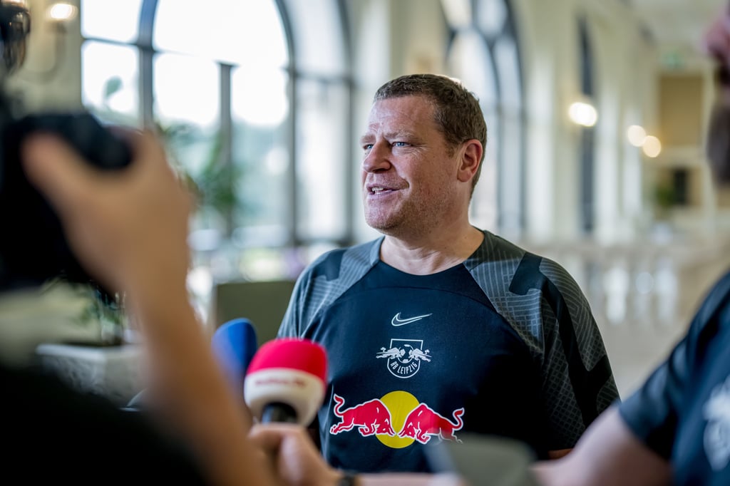 Nach wenigen Wochen im neuen Job gefordert bei brisanten Personalfragen: Max Eberl in Abu Dhabi