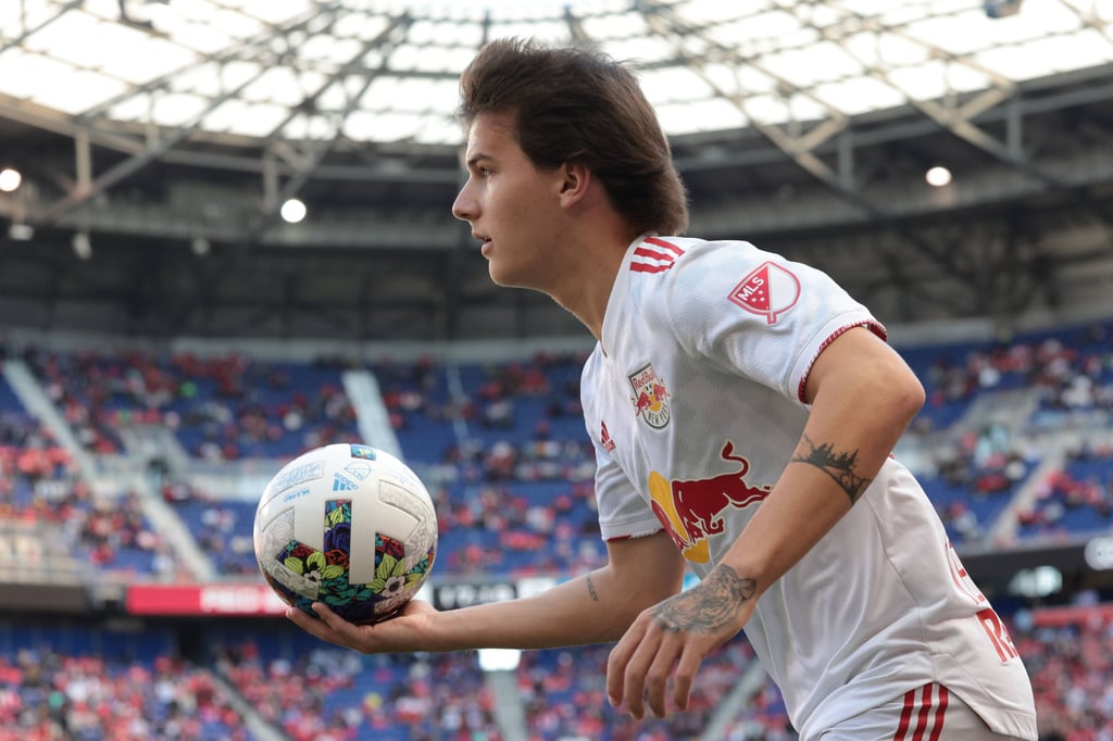 John Tolkin soll bei RB im Fokus stehen.