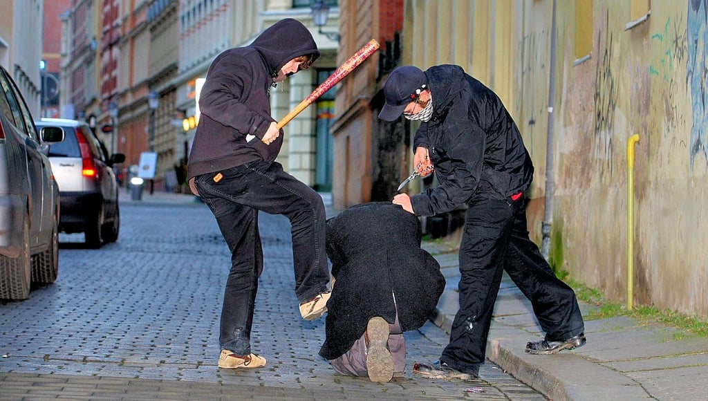 Jugendgewalt – wie auf diesem Symbolbild – ist in Sachsen-Anhalt ein zunehmendes Problem. Hilft ein Berliner Modell?