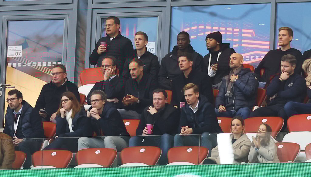 Max Eberl und Dani Olmo (oben, v.l.) v.l.) wollen über die Zukunft in Leipzig sprechen.