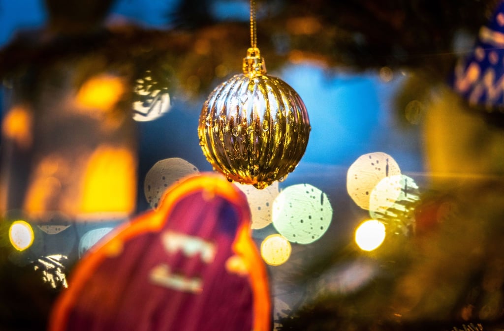 Weihnachts-Songs dominieren noch immer die Charts.