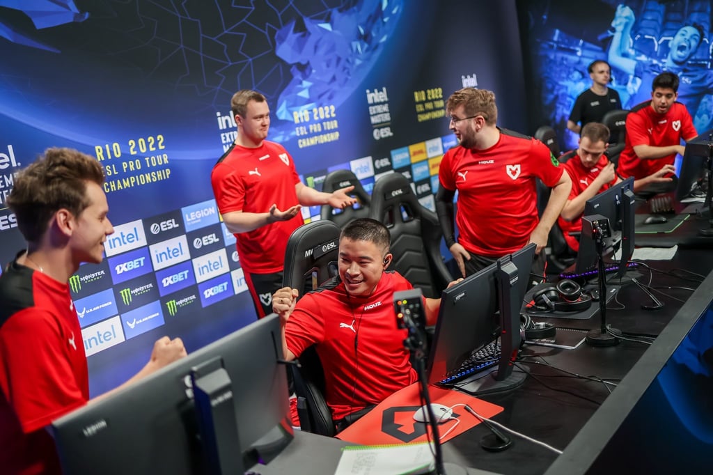 Mit drei starken Siegen schafft es Mouz im CS:GO-Major als eines der ersten Teams in die zweite Phase.