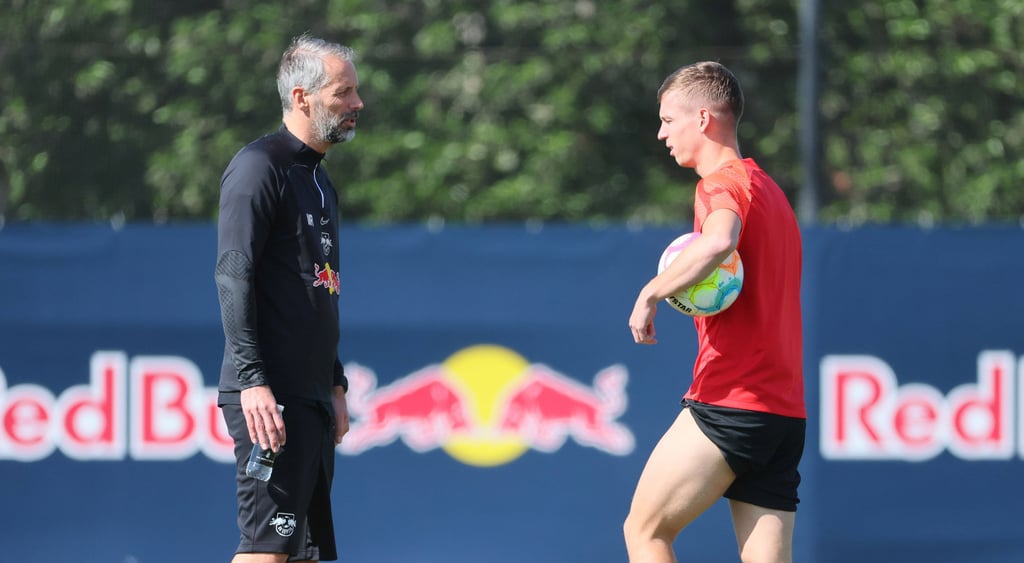 Marco Rose mit Dani Olmo im Trainingslager.
