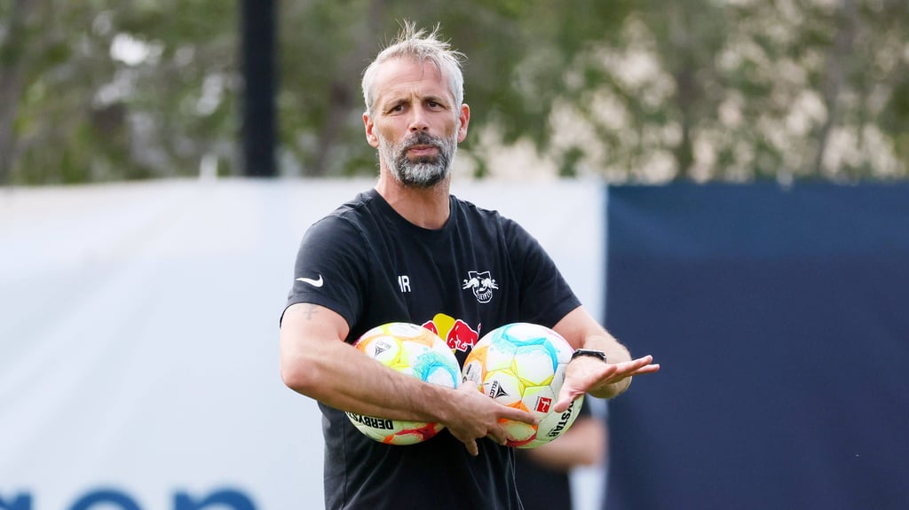 RB Leipzigs Trainer Marco Rose im Trainingslager in Abu Dhabi