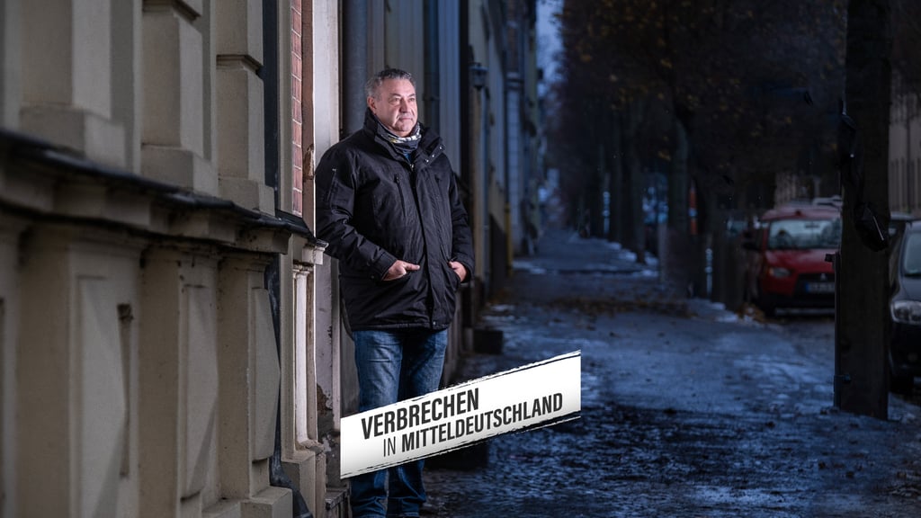 Der ehemalige Lokalredakteur Andreas Braun, hier am damaligen Tatort in der Hohen Straße in Bernburg, hat den Fall journalistisch begleitet.
