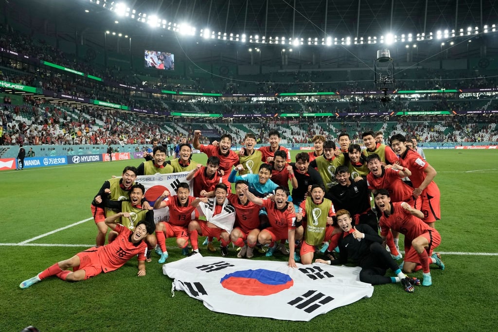 Südkoreas Spieler feiern ihren Einzug ins Achtelfinale der WM.