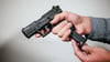 Wegen eines Mannes mit einer Schreckschusswaffe wurde die Polizei in Domnitz alarmiert.