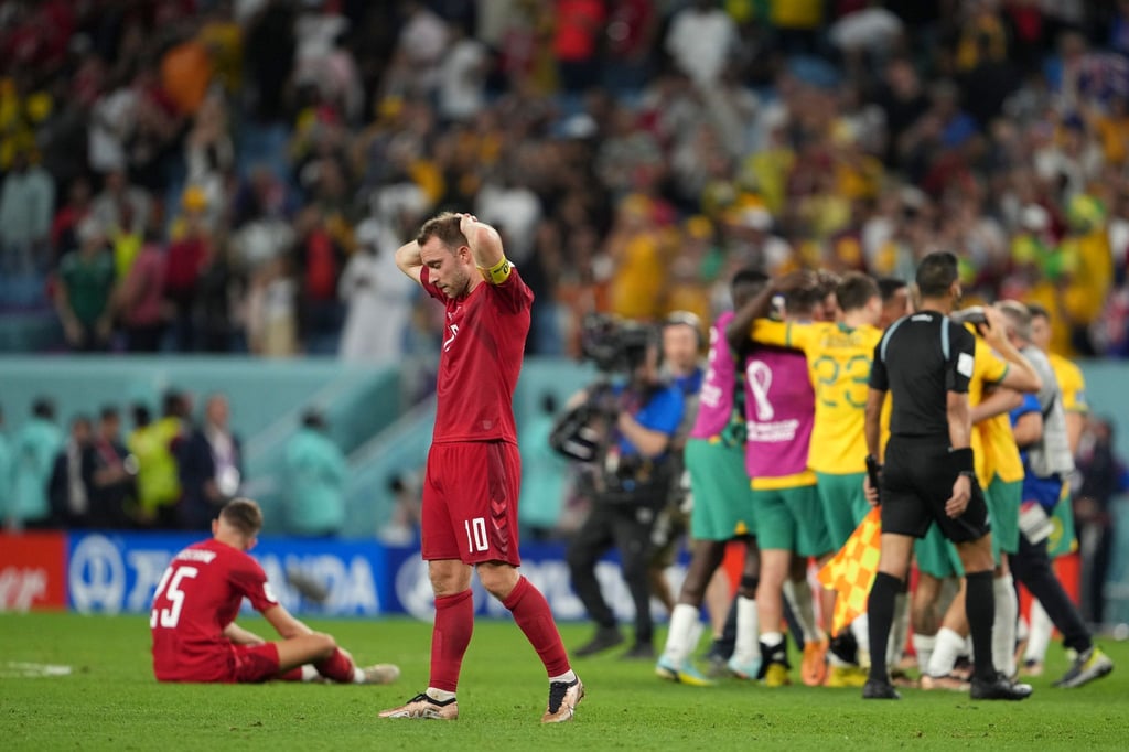 Die Enttäuschung über das WM-Aus sitzt auch bei Christian Eriksen (M) tief.