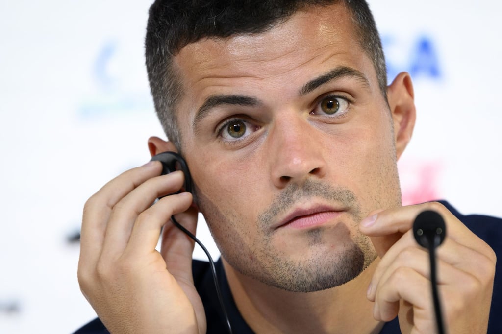 Der Schweizer Kapitän Granit Xhaka im Gespräch mit der Presse.