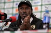 War allein zur Pressekonferenz gekommen: Aliou Cisse, Nationaltrainer der senegalesischen Fußballmannschaft.