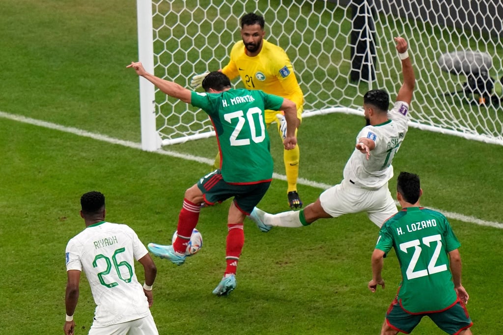 Mexikos Henry Martin erzielt das Tor zum 1-0.