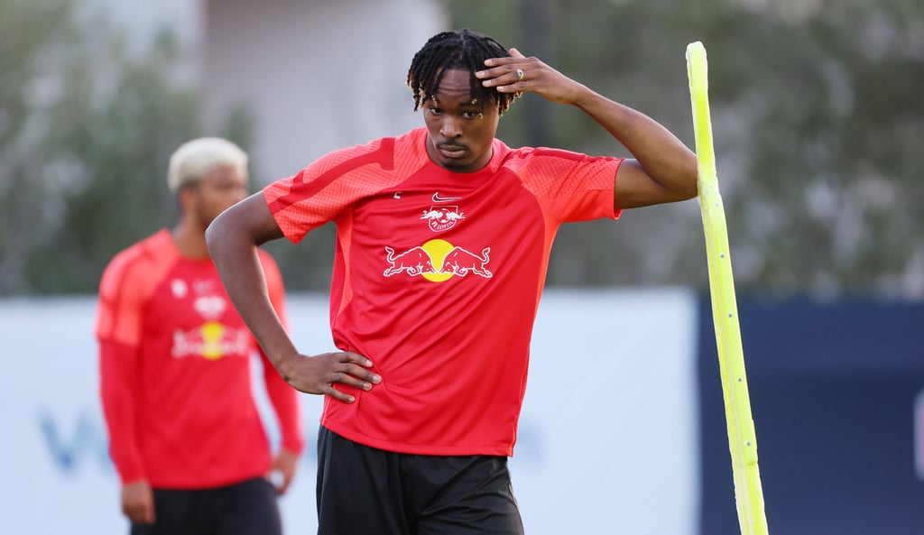 Mohamed Simakan im Trainingslager in Abu Dhabi.