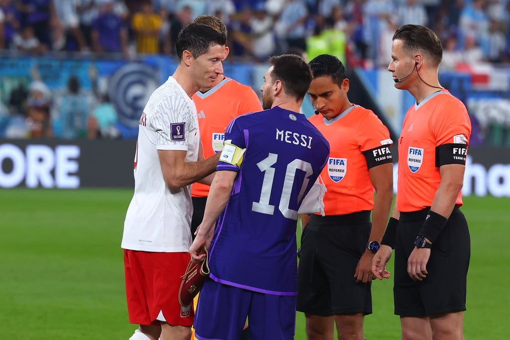 Weltfußballer unter sich: Lionel Messi (r) und Robert Lewandowski.