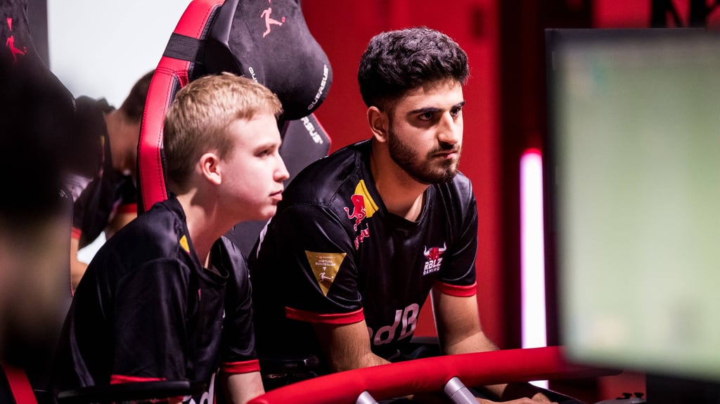 Umut (r.) Gültekin und Anders Vejrgang hochkonentriert an der Konsole.