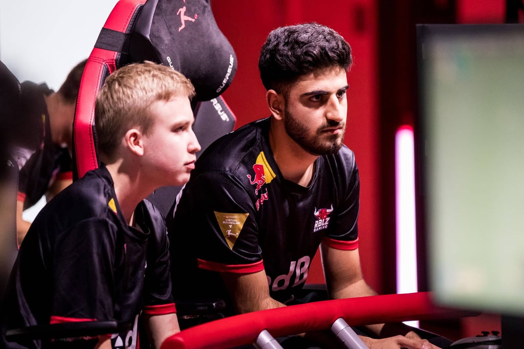 Umut (r.) Gültekin und Anders Vejrgang hochkonentriert an der Konsole.