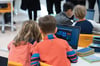 Drittklässler an einem Laptop: Über den Digitalpakt hat Sachsen-Anhalt 30.000 Notebooks für seine Schüler beschafft. 