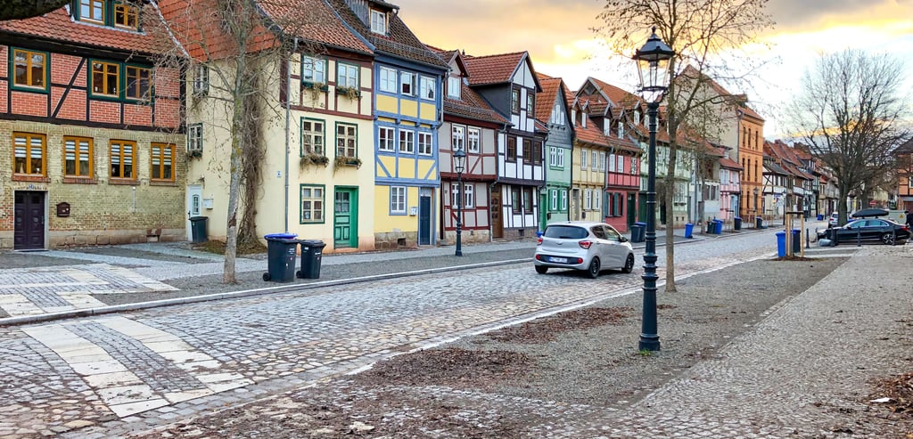 Die Sanierung der Reichenstraße konnte abgeschlossen, die Straße – die in der Pflasterung auch den einstigen Verlauf der Stadtmauer zeigt – im Sommer 2022 übergeben werden.