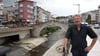 Der Autor Mirko Heinemann vor einer alten Brücke in Ordu am Schwarzen Meer. Die Brücke wurde von griechischen Baumeistern errichtet. Eine Inschrift in griechischer Schrift wurde inzwischen entfernt.