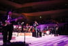 Auftritt mit Krücken: Wincent Weiss in der Elbphilharmonie beim Mini-Festival „Channel Aid - live in Concert by JBL“.