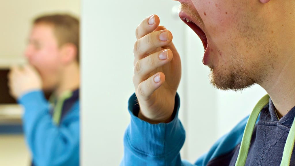 Anhaltende Müdigkeit und Erschöpfung gilt mittlerweile als häufige Folge überstandener Covid-19-Erkrankungen. Das Universitätsklinikum Magdeburg startet jetzt eine Studie zur Therapie.