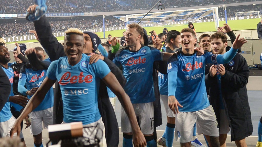 Die Stars des SSC Neapel feiern den 5:1-Sieg gegen Juventus Turin.