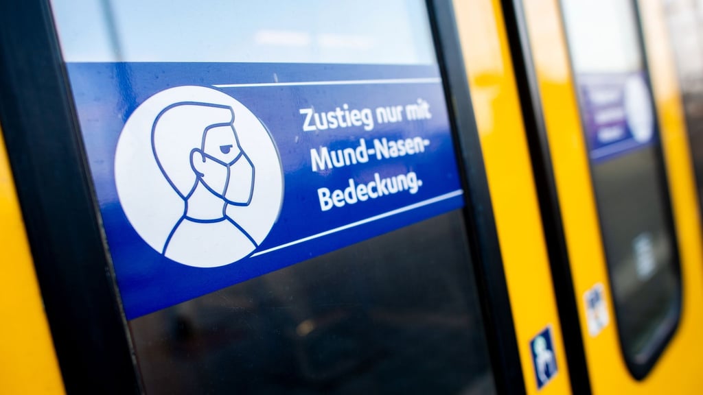 Die Maskenpflicht findet ein baldiges Ende - auch Mediziner begrüßen dies.