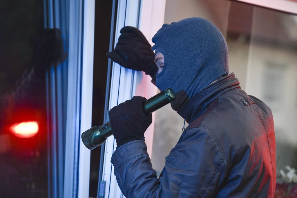 In Merseburg haben zwei unbekannte eine Tankstelle ausgeraubt. Die beiden Täter trugen Sturmmasken.