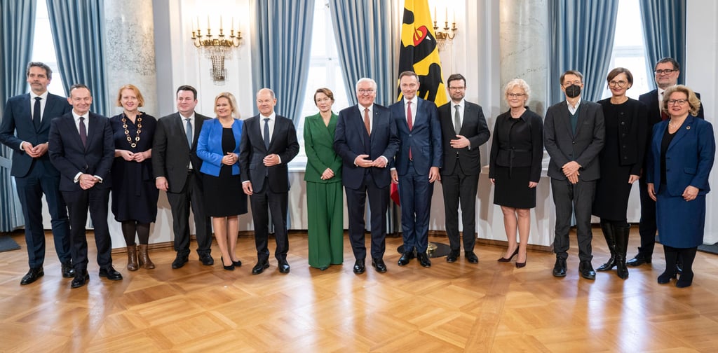 Die Bundesregierung (beim Neujahrsempfang des Bundespräsidenten): Nur zwei Ministerinnen sind Ostdeutsche