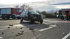 Beim Unfall an der Einmündung der Weteritzer Landstraße zur B 188 bei Gardelegen wurden beide beteiligten Fahrzeuge stark beschädigt. Dem Skoda fehlte die komplette Front, der Ford landete im Gebüsch im Straßengraben.